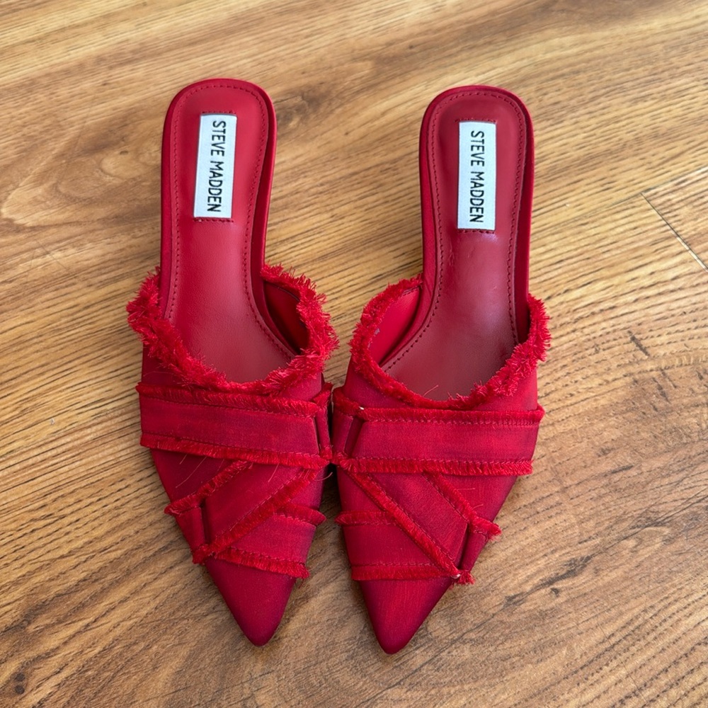 Brand new Gorgeous Steve Madden “Linza”Mule  heels!